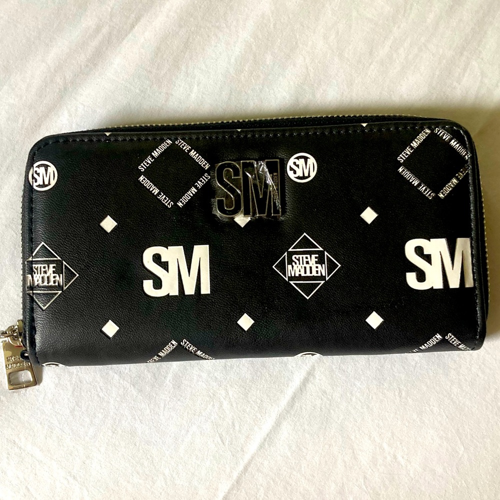 NWOT Steve Madden Black and White Wallet
